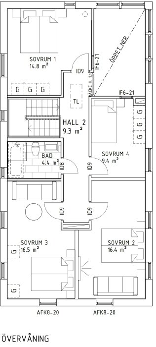 Planritning för övervåning med fyra sovrum, hall, badrum och öppet yta.