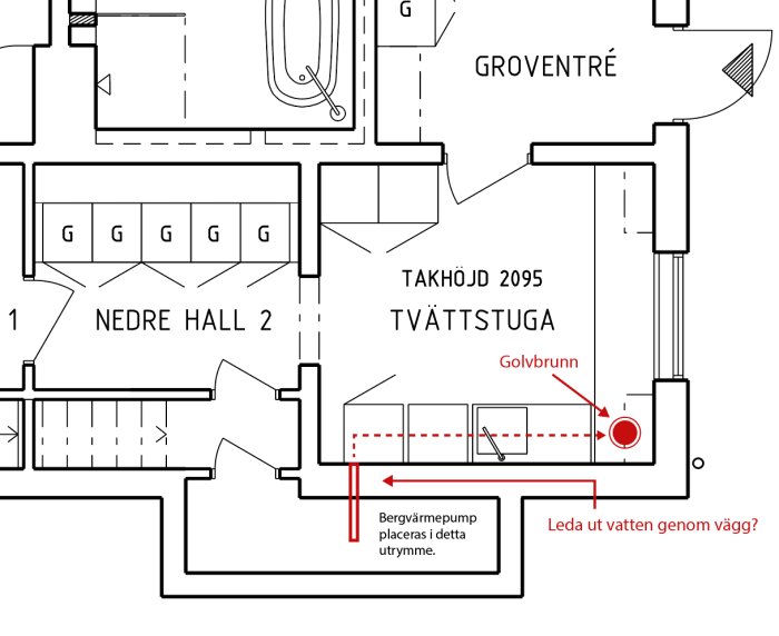 Planritning som visar en föreslagen lösning för att leda ut spillvatten från ett förrådsutrymme till tvättstugan genom en vägg, med markering för golvbrunn.