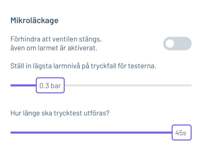 Inställningsskärm för en vattenfelsbrytare med reglage för lägsta larmnivå vid mikroläckage satt till 0,3 bar och trycktestets varaktighet satt till 45 sekunder.