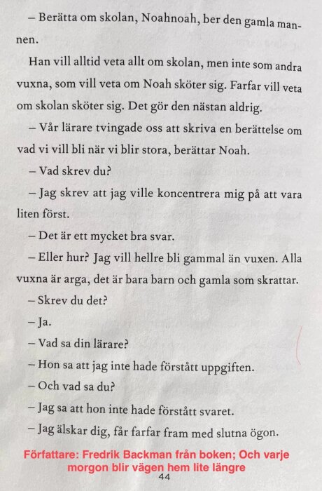 Sida ur boken "Och varje morgon blir vägen hem lite längre" av Fredrik Backman, där en dialog mellan Noah och hans farfar diskuteras.