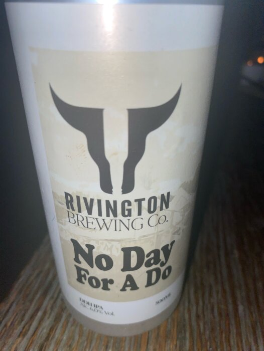 Burk med öl från Rivington Brewing Co med etiketten "No Day For A Do" Dry IPA, 500ml och 6,0% volym.