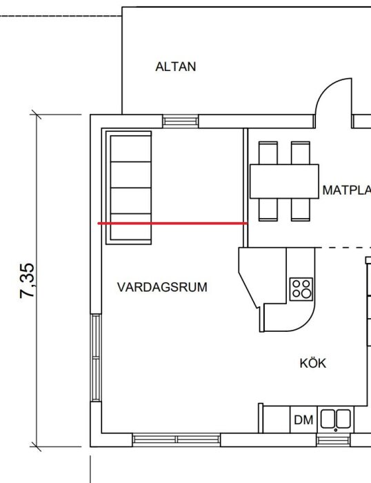 Byggplan över husets bottenvåning med markerad röd linje som visar väggen som ska rivas mellan vardagsrum och matplats. Altan och kök visas också.