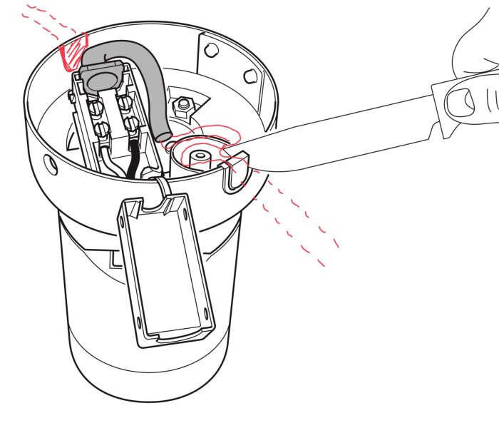 Illustration som visar en armatur som modifieras för vidarekoppling med ett verktyg, med en kniv som skapar en öppning på motsatta sidan av armaturen.