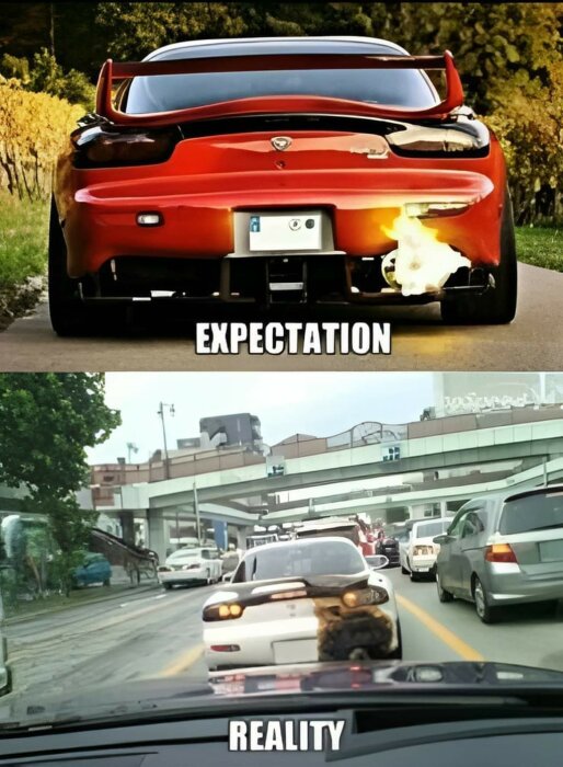 Två bilder av samma bil bakifrån, överst med eldflamma från avgasrör, nederst med sliten bakdel i trafik. Texter "Expectation" och "Reality".