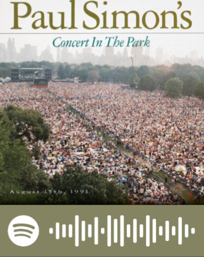 Konsertbild med stor folkmassa i park, affisch för konsert med text "Paul Simon's Concert In The Park", augusti 15:e 1991. Stadssilhuett i bakgrunden.