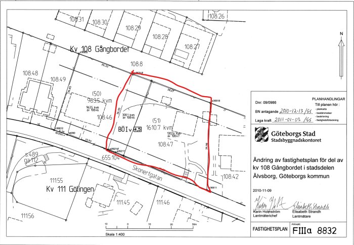 Karta över fastighetsplan i Göteborgs kommun med tomt markerad i rött. Områden och fastighetsinformation visas, godkänd 2010-2011.