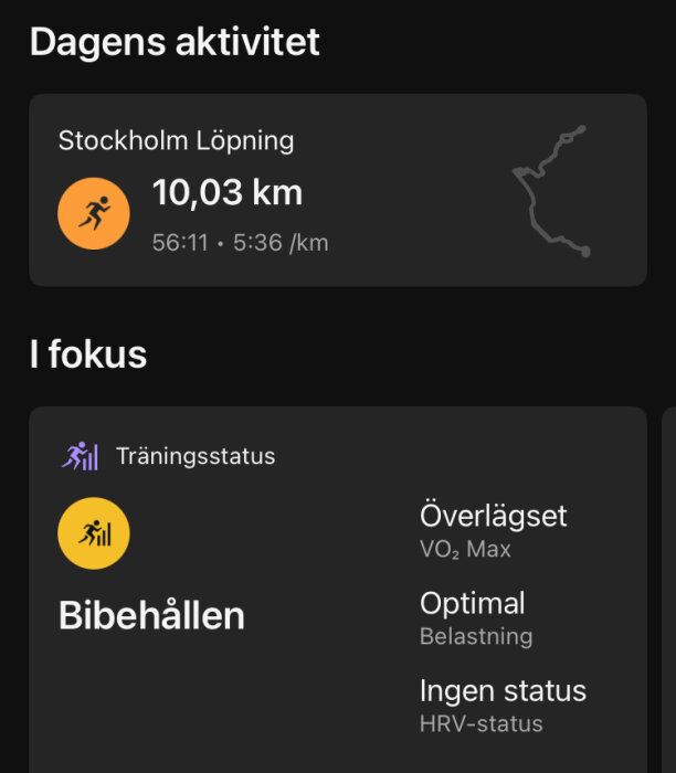 Dagens löpaktivitet i Stockholm: 10,03 km på 56:11 med tempo 5:36/km. Träningsstatus bibehållen, VO₂ max överlägset, optimal belastning, ingen HRV-status.