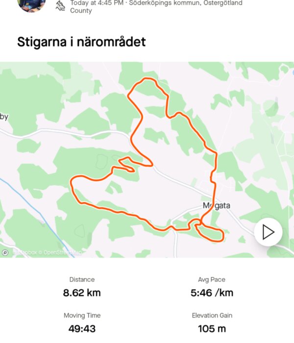 Karta över löprunda i Söderköping med 8,62 km distans, 5:46/km tempo och 105 m höjdökning. Visar stigarna i närområdet med en orange linje.