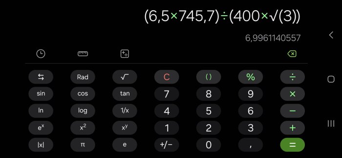 Kalkylatorn på mobilskärm visar beräkning av effektformeln för trefas med hästkrafter: (6,5×745,7) ÷ (400×√3) = 6,996.