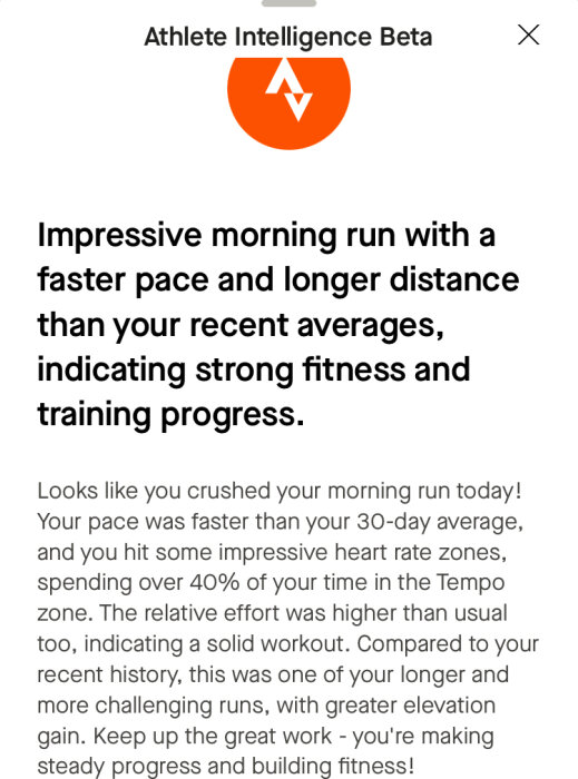 Text från app om en imponerande morgonlöptur med bättre tempo och längre distans än genomsnittet, indikerar god form och träningsframsteg.