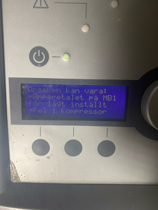 Felmeddelande på Bosch värmepumpens display: "Amperetalet på MB1 för lågt inställt, fel i kompressor".