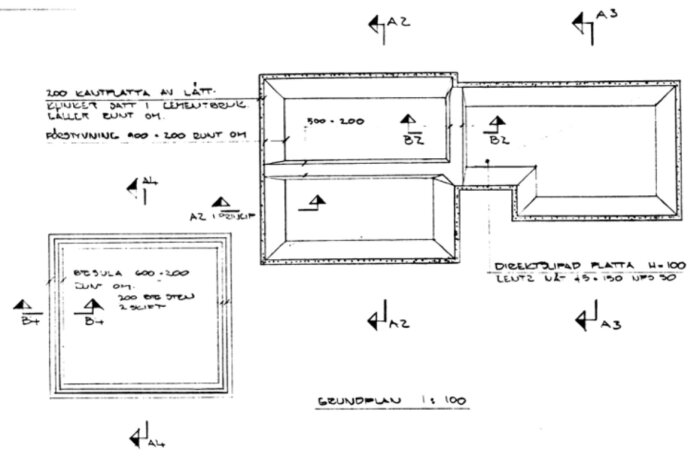 Byggnadsritning över 70-tals hus med platta på mark, detaljer om kantplatta av lättklinker och betongplatta visas, skala 1:100.