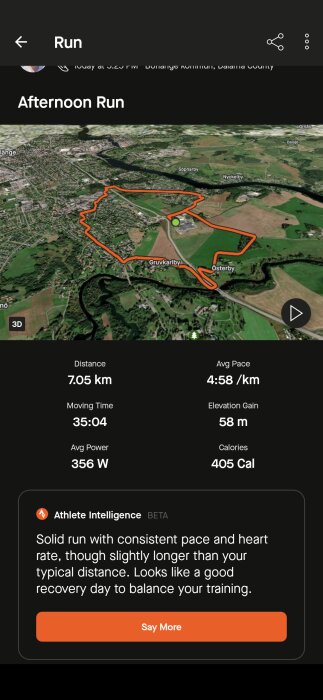 Karta som visar en löprunda runt Borlänge med detaljer som distans 7,05 km, tempo 4:58/km och profil. Innehåller även ett AI-betyg för löpningen.