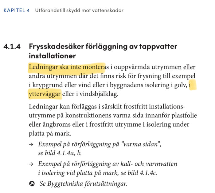 Texten i Branschregler Säker vatten 2021:2 beskriver att ledningar inte ska monteras i ytterväggar för att undvika frysskador.