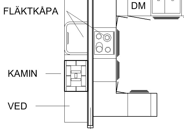 Byggplan för hus med kamin, murad vedförvaring och fläktkåpa; visar placering av kamin och ved samt andra köksdetaljer.