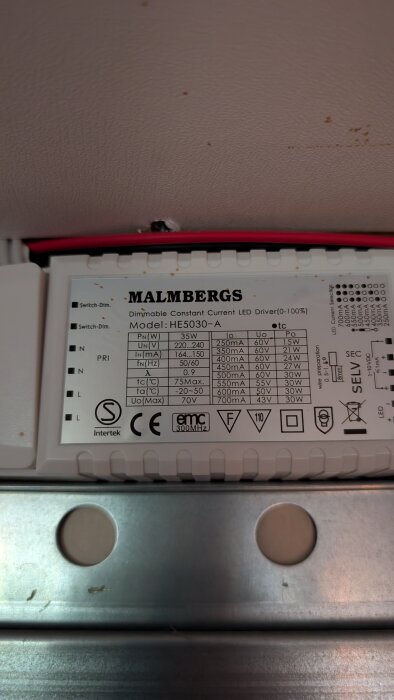 Bild av en dimbar konstantström LED-drivare från Malmbergs, modell HE5030-A, specificerad för 35W och varierande ström och spänningsutgångar.