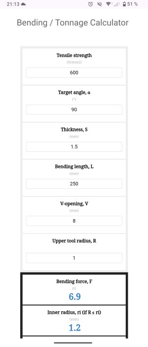 Böjning/Tonnage-kalkylator med värden för dragstyrka, målvinkel, tjocklek, böjningslängd, V-öppning, och böjkraft 6.9 ton.