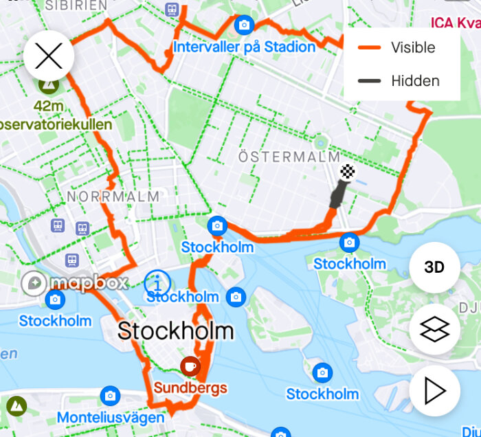 Karta över Stockholm med rutt markerad i orange runt Östermalm, Norrmalm och Södermalm. Markörer visar platser som Sundbergs och Monteliusvägen.