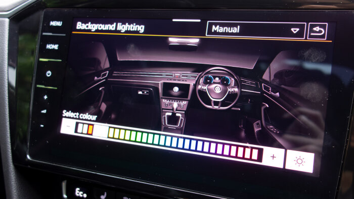 Volkswagen-Passat-Estate-GTE-interior-lights.jpg