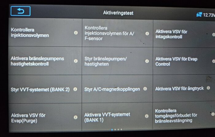 Bild på en iCarsoft skärm som visar olika motoraktiveringstester, inklusive injektionsvolym, bränslepumpens hastighetskontroll och VVT-system.