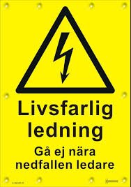 Varningsskylt för livsfarlig ledning med blixtsymbol och texten "Gå ej nära nedfallen ledare".