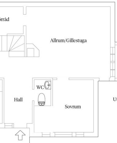 Planskiss visar entré, hall, WC, sovrum och allrum/gillestuga med förslag att flytta sovrumsdörr till väggen mot gillestugan för bättre ljusinsläpp.