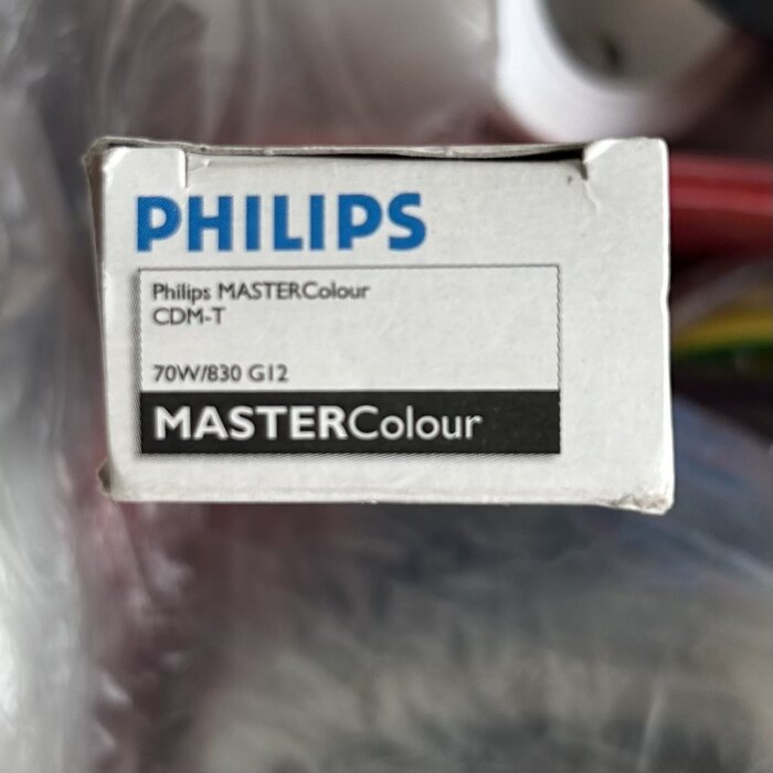 Förpackning till Philips MASTERColour CDM-T 70W/830 G12-lampa, använd i lyktstolpar, söks modernare variant med samma lumen och färg.