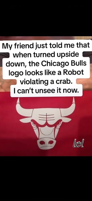 Upp-och-nervänt Chicago Bulls-logotyp, beskrivs som liknar en robot med en krabba, med text "lol".