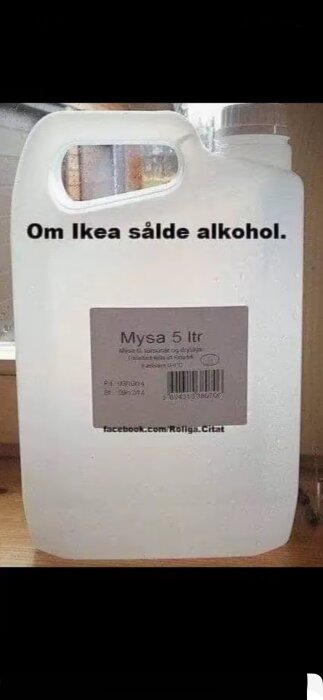 Femliters dunk med text "Om Ikea sålde alkohol" och etikett "Mysa 5 ltr".