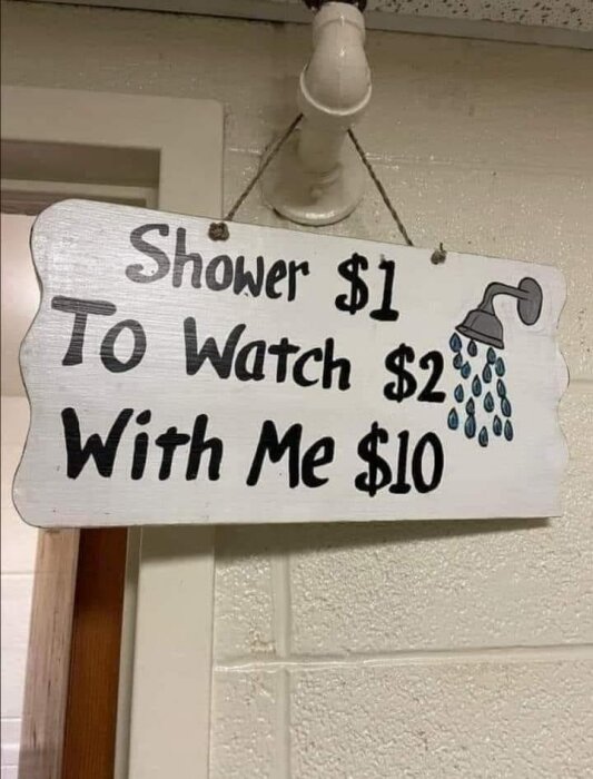 Skylt med texten "Shower $1, To Watch $2, With Me $10" och en illustration av en dusch.