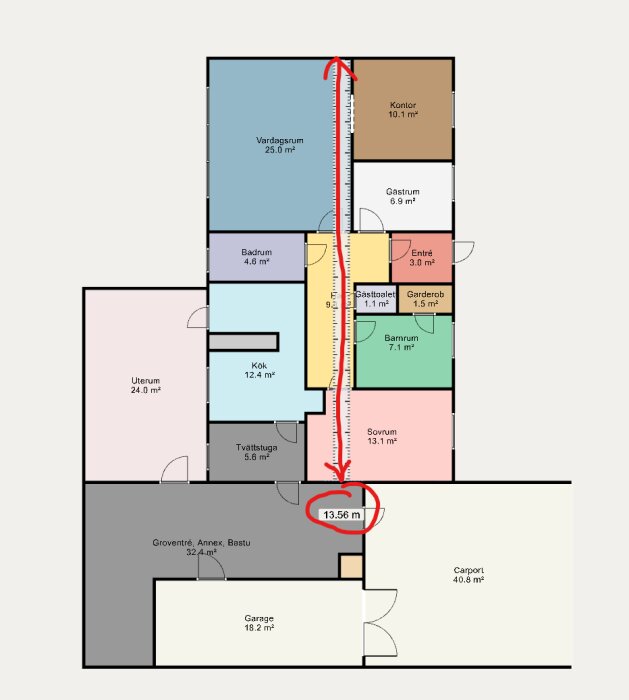 Planlösning för ett LB-hus från 1968 i Skåne; markerad linje visar avstånd på 13,56 m från vardagsrum till sovrum genom hall.