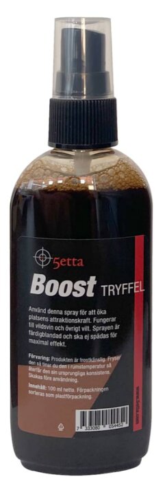 Sprayflaska med etikett märkt "Setta Boost Tryffel", 100 ml. Produkten är avsedd för att öka platsens attraktionskraft för vilt.