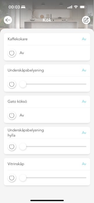 Plejd-appens gränssnitt visar köksbelysning och kaffekokare med avstängda skjutreglage och på/av-knappar.
