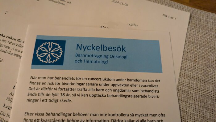 Inbjudan till nyckelbesök vid barnmottagning onkologi och hematologi, med info om uppföljning efter cancerbehandling under barndomen.