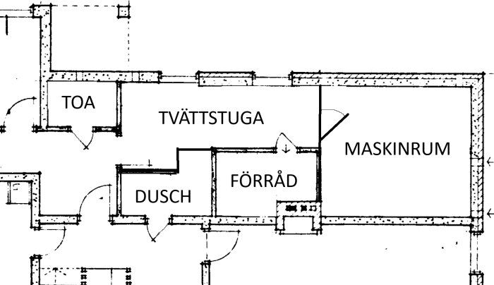 Planlösning av källare med rum: toa, dusch, tvättstuga, förråd och maskinrum.