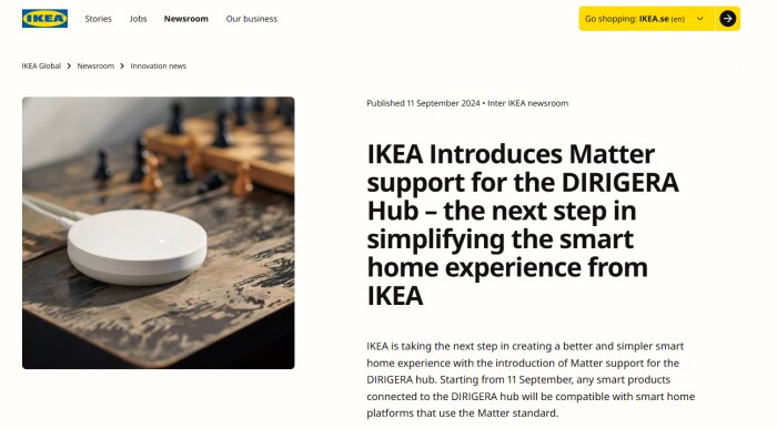 IKEA:s Dirigera-hubb på ett bord med textsida om Matter-stöd, en del av en smart hem-strategi från IKEA.