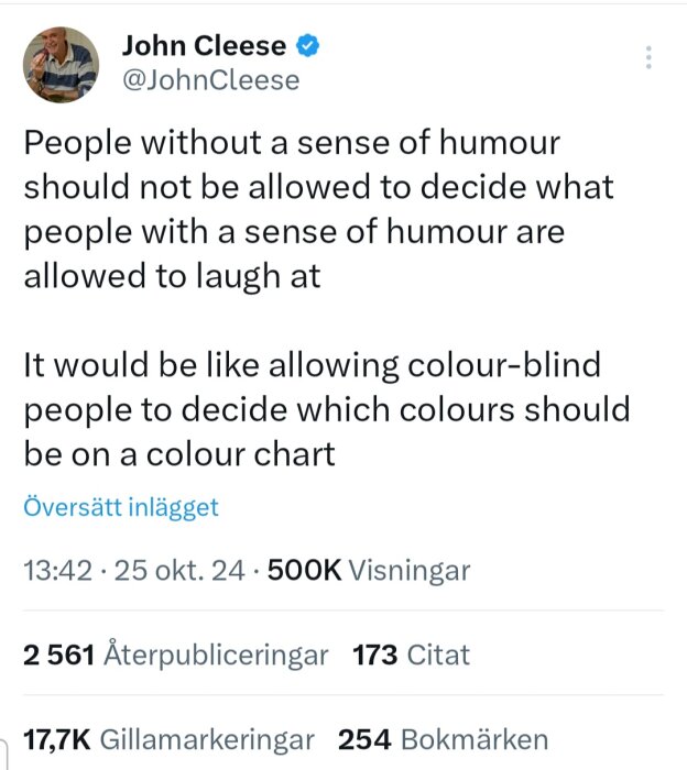 Tweet av John Cleese om humor och färgblindhet med statistik om visningar och interaktioner.