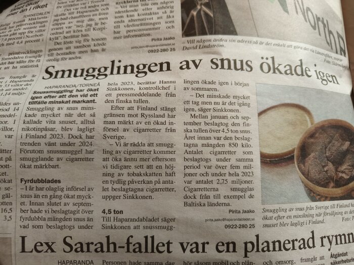 Artikel i en tidning om ökande smuggel av snus samt en bild på en snusdosa.