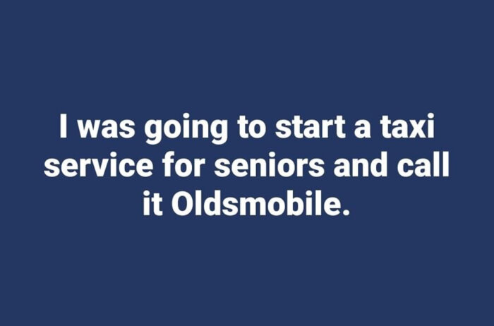 Text om att starta en taxitjänst för pensionärer och kalla den Oldsmobile, på blå bakgrund.