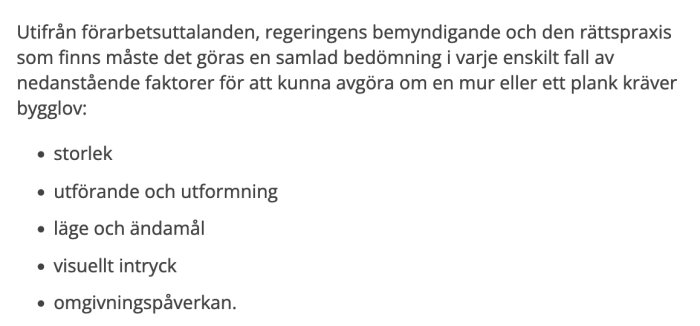 Textlista med faktorer för att bedöma om en mur eller plank kräver bygglov: storlek, utförande, läge, visuellt intryck och omgivningspåverkan.