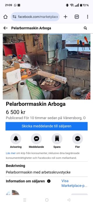 Pelarborrmaskin Arboga i verkstad omgiven av verktyg och material, till salu för 6 500 kr på Facebook Marketplace.