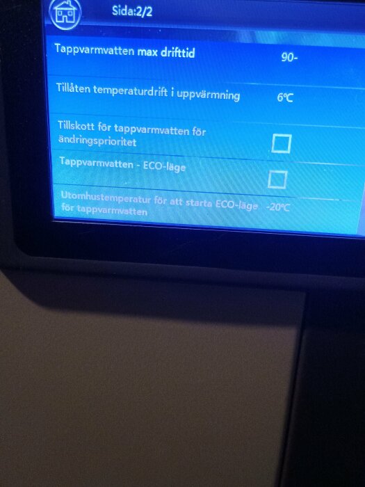 Inställningsmeny för luft/vatten system. Texten inkluderar tappvarmvatten max drifttid, tillåten temperaturdrift och tappvarmvatten ECO-läge.