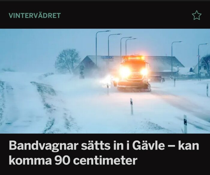 Snöplog som rensar vägar i vinterlandskap med kraftig snö i Gävle, Sverige.