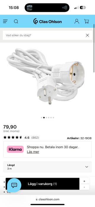 Vit förlängningssladd med EU-kontakt och uttag från Clas Ohlson, ligger på en svensk webbshopsida med pris och produktinformation.