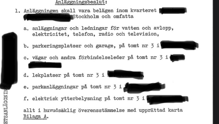 Anläggningsbeslut dokument med censurerade delar och lista över områden som vatten, avlopp, lekplatser och belysning.