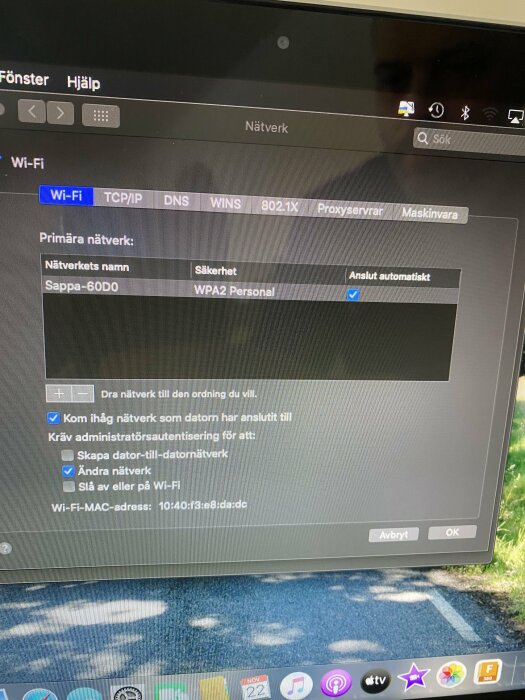 Laptopskärm som visar nätverksinställningar för Wi-Fi med nätverksnamn Sappa-60D0 och säkerhet WPA2 Personal.
