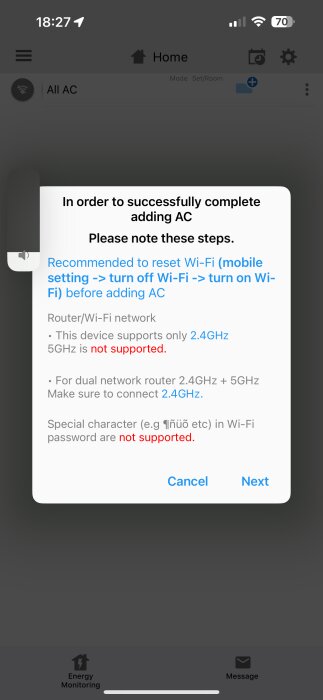 Instruktioner för att koppla AC till Wi-Fi visas på en skärm, med rekommendationer att använda 2.4GHz och undvika speciella tecken i lösenordet.