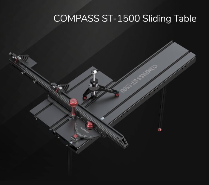 Bild av Harveys justerbord Compass ST-1500 för bordssåg, med vinklade stopp och regleringsfunktioner synliga på svart bakgrund.