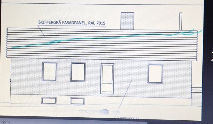 Arkitektritning av husfasad med pulpettak och skiffergrå fasadpanel enligt RAL 7015, detaljerade fönster och dörrar syns.