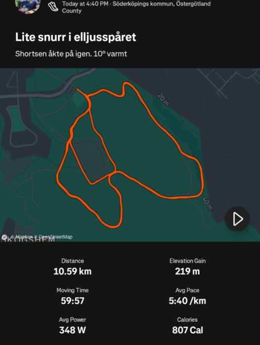 Träningskarta över en löprunda på 10,59 km med karta som visar sträckan i elljusspåret. Information om tid, hastighet och förbrända kalorier.